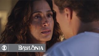 Babilônia: Regina é uma mulher que se esforça para cuidar da família