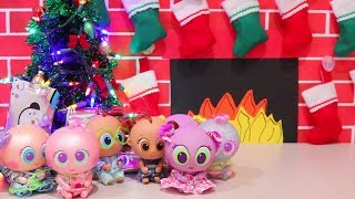 Christmas Presents ! Toys and Dolls Pretend Play Fun for Kids Opening Blind Bags - Baby Doll Play
