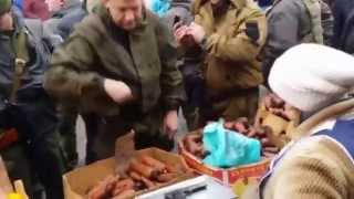 Проверка весов на рынке в Донецке