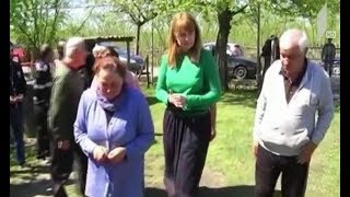 სანდრა რულოვსი როსტობაიების ოჯახში იმყოფებოდა