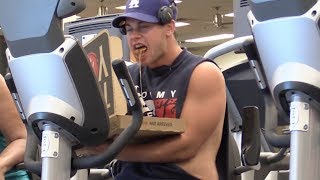 ORDERING PIZZA TO THE GYM