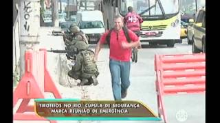 Guerra de facções na Maré fecha a Avenida Brasil