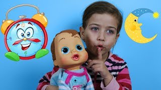 Эмилюша Как Мама укладывает Спать свои Непослушные игрушки! Видео песенка