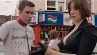 FEMDOM PUBLIC :Mistress avec petit soumi