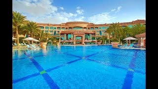 Отель Al Raha Beach Hotel вечером (ОАЭ, Абу-Даби)