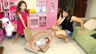 VALENTINA BRINCANDO COM BEBÊ REBORN DE CARRINHO DE PAPELÃO