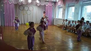 Парный танец в детском саду.