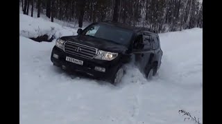 Беспредел в сугробах. Hyundai Creta и Toyota Land Cruiser 200 гоняют в сугробах. Якутск. #Деструктор