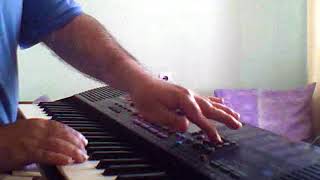 Снег кружится...(Мелодия песни)... Сыграна на синтезаторе Yamaha psr-220...