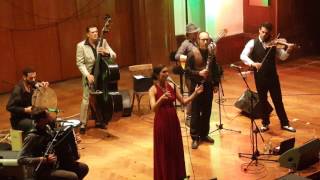Barcelona Gipsy Balkan Orchestra - Makedonsko devojče