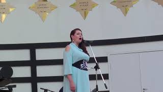 Русская народная песня -  Что стоишь, качаясь, тонкая рябина -  Ирина Крутова