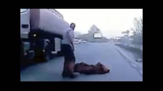 Водила фуры успокоил пешехода