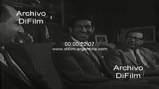 Julio Melendez (Peru) es presentado por Armando en Boca Juniors 1968