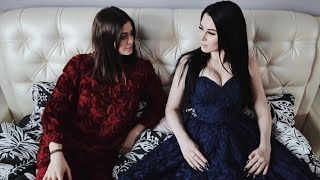 Что делают девушки, когда остаются одни?
