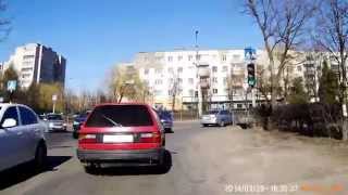 Почти подрезал или на хрена обгонял а