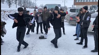 Парни Танцуют Кайфово Четко Tур В Шахдаг Лезгинка 2020 Lezginka Reqsi Shahdag Turu ALISHKA Dance