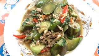 เข้าครัว ผัดมะเขือยาว ยังไงให้หน้ากิน (ไม่ดำ)