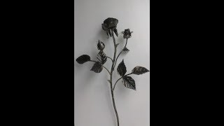 Кованый куст розы из металла, имитация ковки.