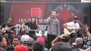 Burgerkill - Tiga titik hitam #SpitTheVenomTour2013 Depok
