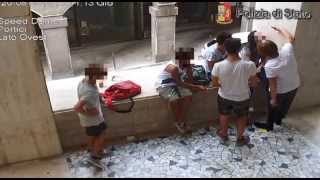 Ragazzini sorpresi ad imbrattare i portici a L'Aquila