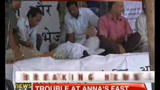 Delhi: Team Anna supporters attack Media persons - NewsX