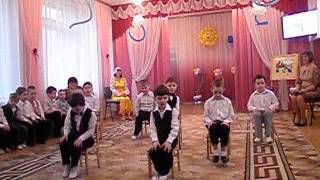 Танец мальчиков на стульях