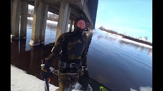 Подводная охота.Дорвались 2 охоты зимой в один день днем и ночью.