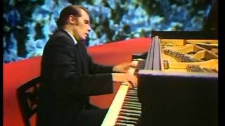 Glenn Gould-Alban Berg-Piano Sonata in One Movement (HD)