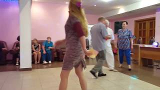 Танцы-обниманцы в "Красной гвоздике".