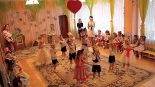 Свято 8 Березня у дитячому садочку "Хоровод", група "Яблунька".