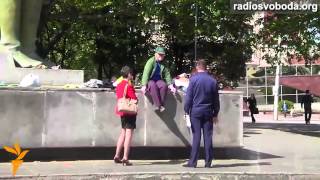 Вночі невідомі розмалювали в Запоріжжі пам'ятники...