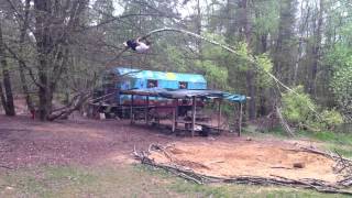 Tree Boldering Free Climbing up side down