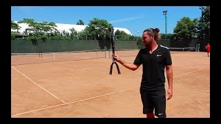 Способ двуручного удара слева в теннисе BACKHAND