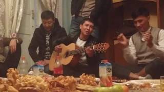 Кыргыз гитарист  2016 чабалекей гитара менен))