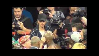 Justin Bieber in the ring with Floyd Mayweather Jr. at Berto fight