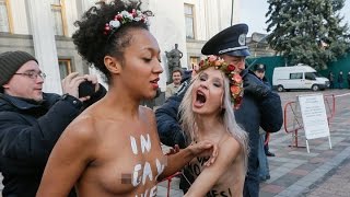 Голых активисток FEMEN задержали на новой акции в Киеве