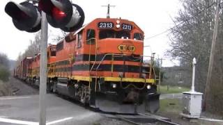 (HD) PW 2313 freight train crossing at Roberts, Oregon