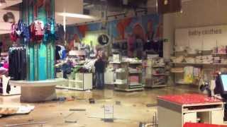 Techo caido en Ripley Plaza Oeste