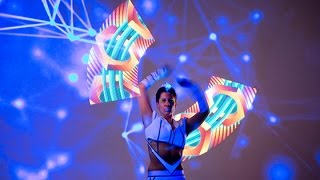 LED Show Lichtshow mit Lichttanz und Lichtjonglage für Corporate Events, Galas und Betriebsfeiern.