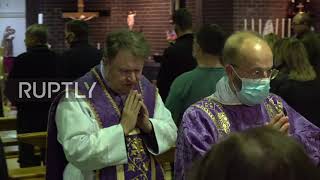 UK: Mourners hold vigil for stabbed Tory MP