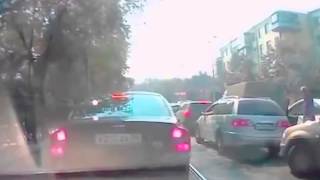 Женщины творят ЖЕСТЬ на дорогах. ДРАКИ с участием ЖЕНЩИН!