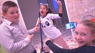 СОНЯ с РОМОЙ УКРАЛИ КЛЮЧИ ЗАЛЕЗЛИ в ДОМ! СНИМАЮТ Дашу на ТЕЛЕФОН