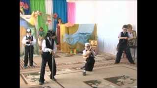 Танец кротов на выпускном.