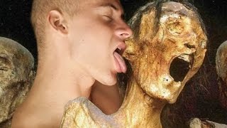 ОХРАННИК МУЗЕЯ ОТЫМЕЛ МУМИЮ