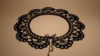 Черный ажурный воротник с золотистыми бусинами.