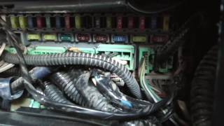 где стоит предохранитель на прикуриватель honda fit