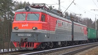 Электровоз ВЛ10У-590 с маленьким грузовым поездом