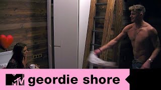 Scotty T leva Abbie para o quarto do sexo | Geordie Shore Temp. 14