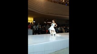 Дети. Показ мод. Дефиле юных моделей.