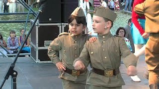 Попурри военных песен - Анастасия и Михаил Казаковы / Military song potpourri - Kazakovs Duet